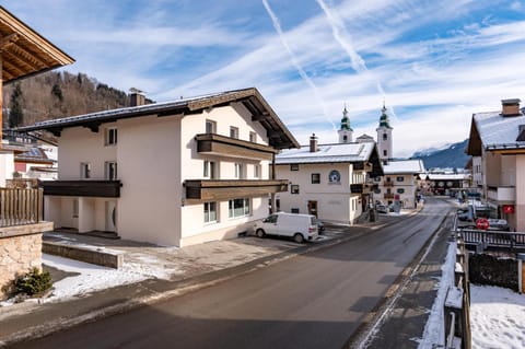 Property building, Day, Neighbourhood, Street view, Location, Parking