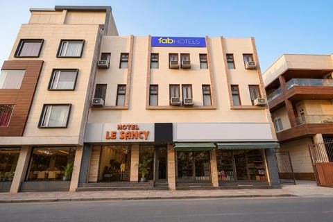 Property building, Facade/entrance