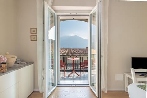 Natural landscape, TV and multimedia, View (from property/room), Balcony/Terrace, Dining area, Mountain view