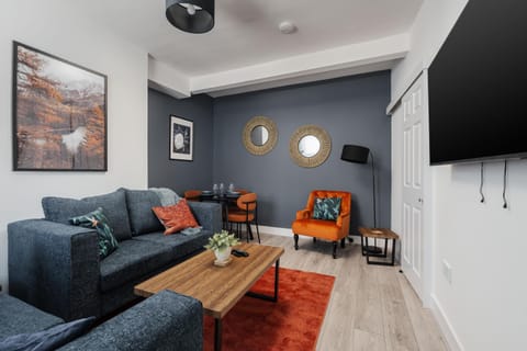 TV and multimedia, Living room, Evening entertainment