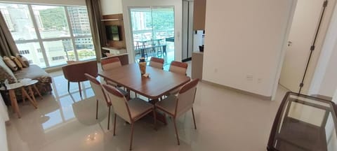 TV and multimedia, Living room, Dining area, Dinner