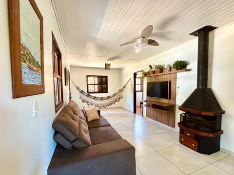 Communal lounge/ TV room, TV and multimedia, Living room, Seating area, Evening entertainment, fireplace