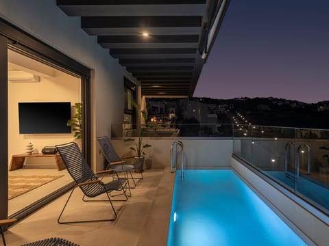 Patio, Night, Natural landscape, View (from property/room), Balcony/Terrace, Evening entertainment, Mountain view, Pool view, Swimming pool, sunbed