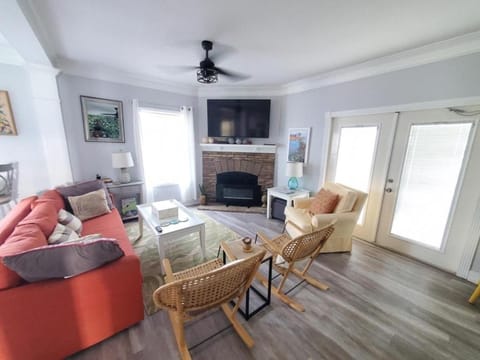 All Decked Out - 4 Beds, Pool & Pets Welcome home House in Butler Beach