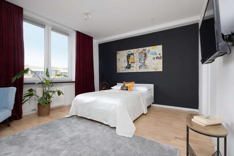 Bed, TV and multimedia, Photo of the whole room