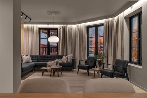 Living room, Seating area