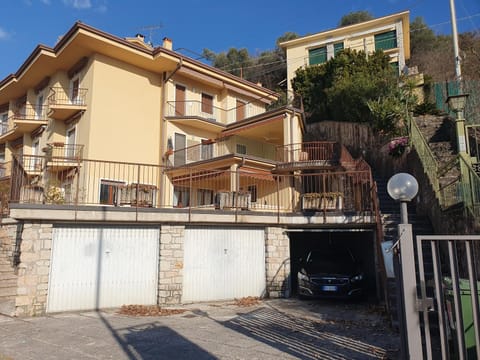 Graziella House - terrazza privata e accesso esclusivo alla spiaggia! Apartment in Brenzone sul Garda