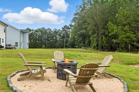 Oak & Ember Retreat with Firepit home House in Athens