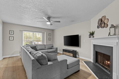 Sunwoven Townhouse half a mile to downtown! townhouse House in Athens