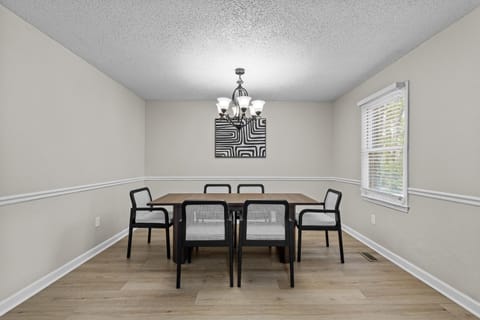 Sunwoven Townhouse half a mile to downtown! townhouse House in Athens