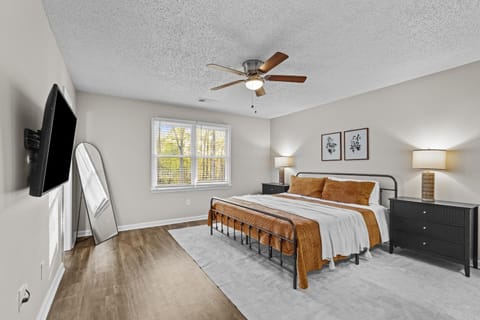 Sunwoven Townhouse half a mile to downtown! townhouse House in Athens