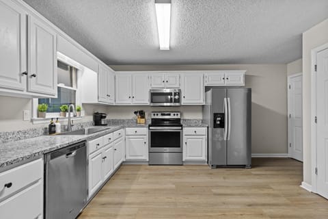 Sunwoven Townhouse half a mile to downtown! townhouse House in Athens