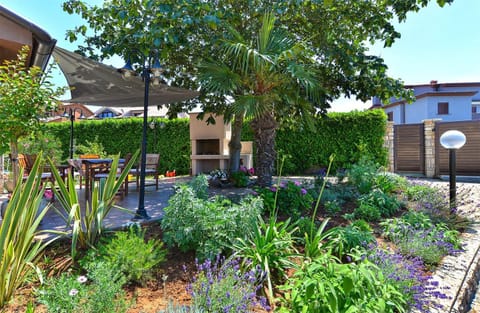 Apartments Nikolic Bed and Breakfast in Fažana