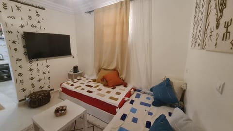 Bed, TV and multimedia, Photo of the whole room