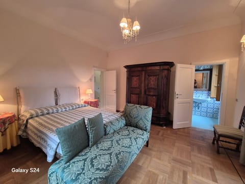 Bed, Bathroom, Photo of the whole room, Bedroom