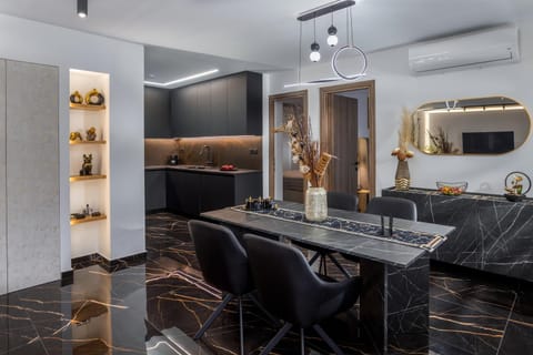 Kitchen or kitchenette, Dining area, air conditioner