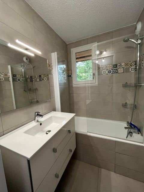 Appartement au cœur des sapins Apartment in Provence-Alpes-Côte d'Azur