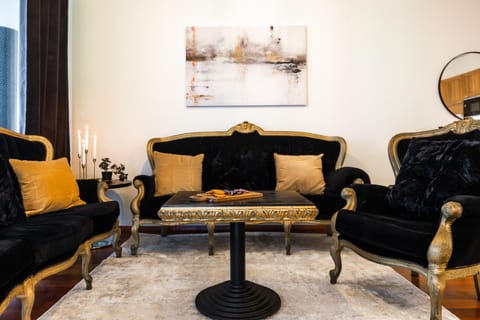 Living room, Seating area