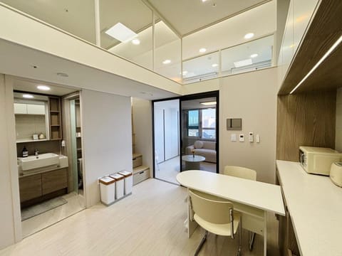 Seating area, Dining area