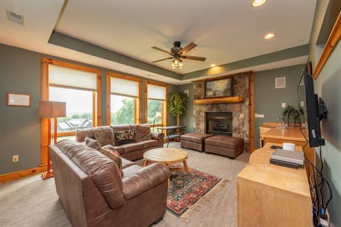 Double Diamonds House in McHenry