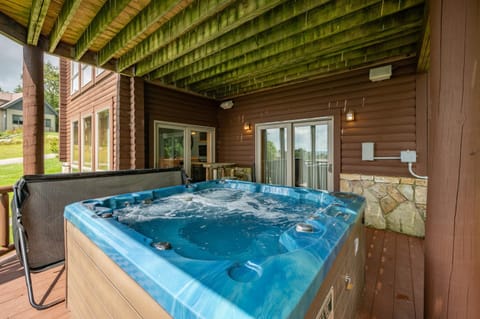 Double Diamonds House in McHenry