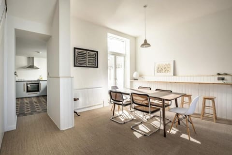 Spacious House Sea Views Opposite Beach House in Newquay