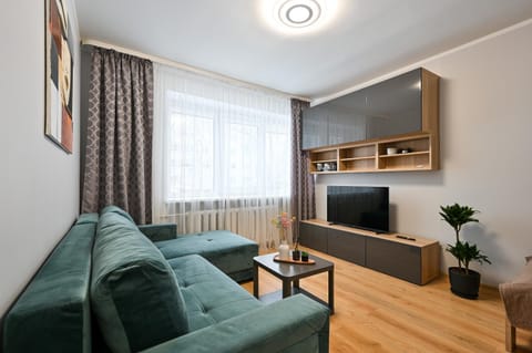 Communal lounge/ TV room, TV and multimedia, Living room, Seating area, Evening entertainment