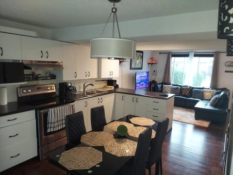 Cozy beautiful 3 bedroom townhome Apartment in Gatineau