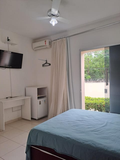 Bed, TV and multimedia, Photo of the whole room, Bedroom, air conditioner