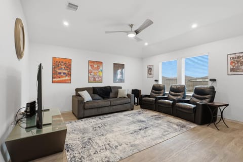 Sunset Creek Sanctuary - Spacious Family Home home House in Rosenberg