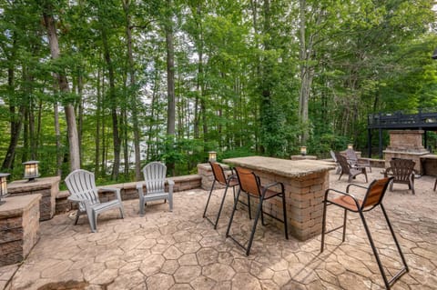 Enchanted Lakefront House in Deep Creek Lake