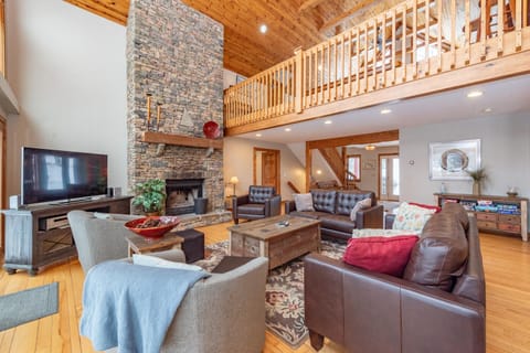 Enchanted Lakefront House in Deep Creek Lake