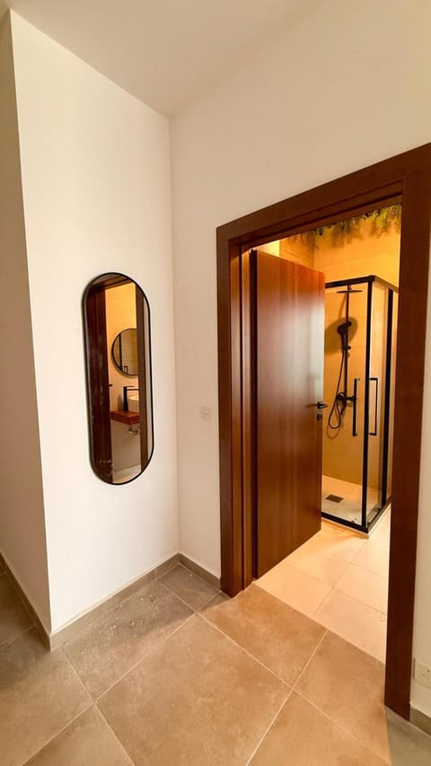 Bathroom, Decorative detail