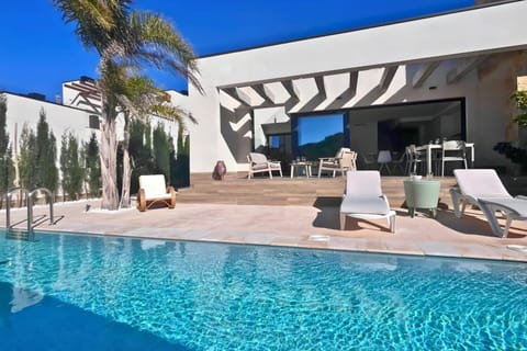 Day, Pool view, Swimming pool, sunbed