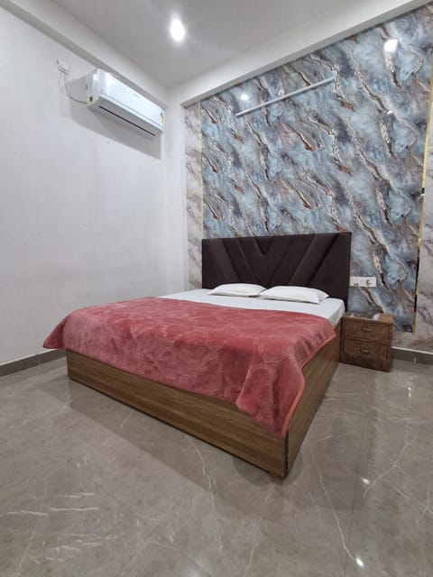 Bed, Photo of the whole room, Bedroom, air conditioner