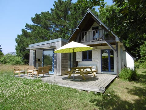 Property building, Patio, Spring, Garden, Dining area, Garden view