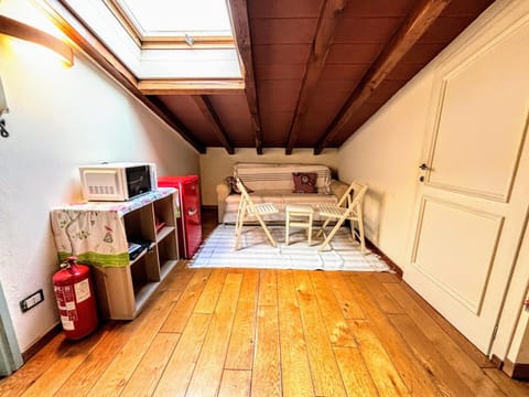 Kitchen or kitchenette, Living room, Seating area, Dining area, minibar, oven, wardrobe