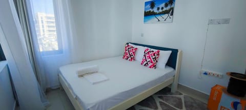 Bed, towels