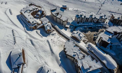 Property building, Bird's eye view, Skiing