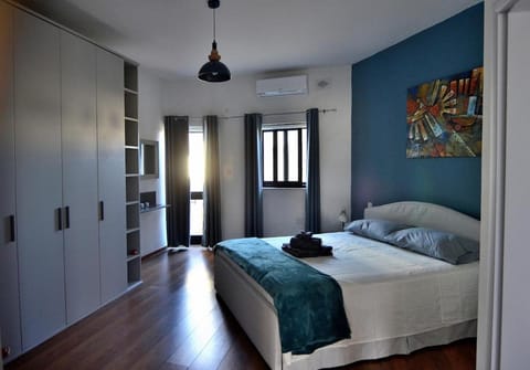 Bedroom, wardrobe, air conditioner