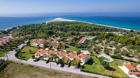 Property building, Natural landscape, Bird's eye view, Beach, Sea view