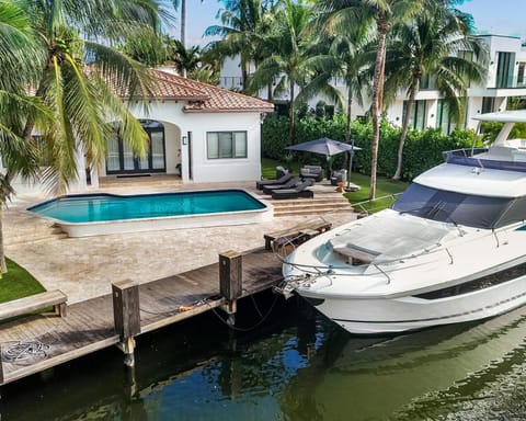 The Rendez-Vous Villa Waterfront Villa in Nurmi Isles