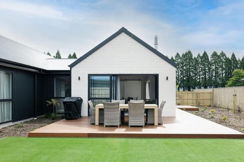 Property building, Patio, Garden