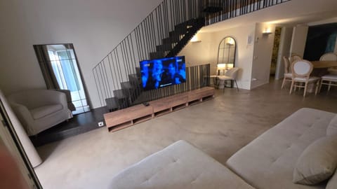 Communal lounge/ TV room