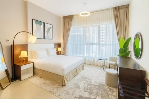 Bed, Living room, Photo of the whole room, Seating area, Bedroom