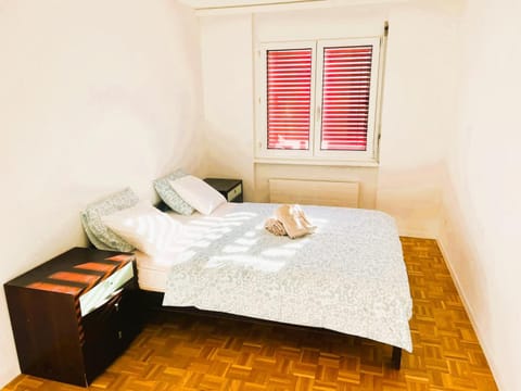 3 Room Flat with Balcony in Zurich, Kar Apartment in Zurich City