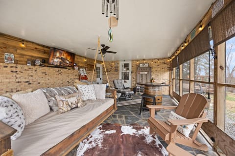 Bigfoots Lodge by the Lake - Dale Hollow Cabin with Sauna, Fire Pit, and Game Room Cabin in Byrdstown