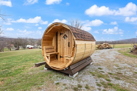 Bigfoots Lodge by the Lake - Dale Hollow Cabin with Sauna, Fire Pit, and Game Room Cabin in Byrdstown