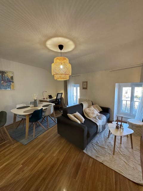 TV and multimedia, Living room, Seating area, Dining area, Bedroom