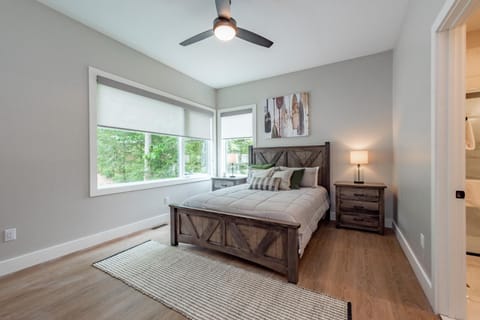 Grand Lakefront Estate House in McHenry